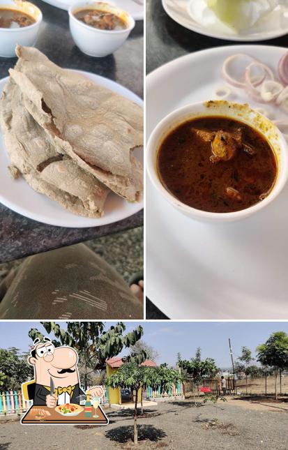 Hotel Nanashri (Khandobachi Tekadi) is distinguished by food and exterior