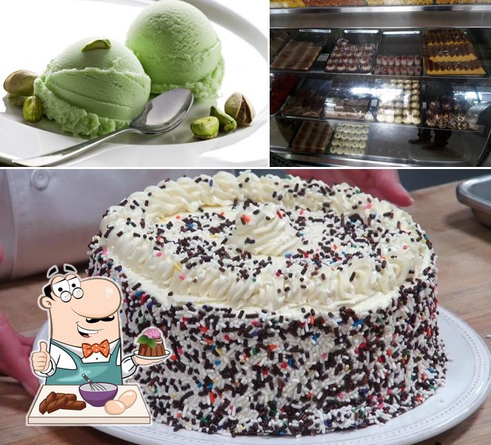 Sri Kamatchi Bakery & Sweets serves a selection of desserts