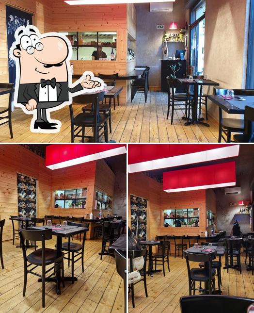 Siediti a un tavolo di MaMa-Ya Ramen