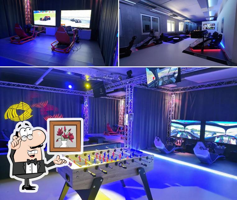 Dai un'occhiata agli interni di Indoor-Racing - Sim Racing Team Event Center