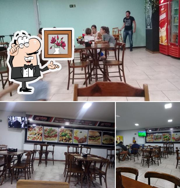 O interior do Kezio lanches