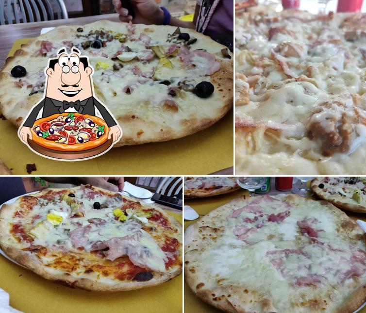Scegli una pizza a Pizzeria Non Solo Pizza di Lucidi Franco