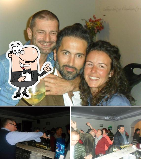 Dai un'occhiata agli interni di Piazzetta Cafè