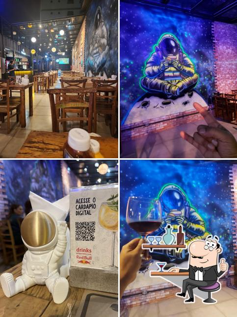 Veja imagens do interior do Saturno Bistrô & Burger