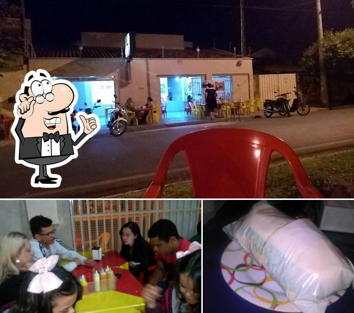 O interior do Lanchonete em Araçatuba Garagem do Lanches