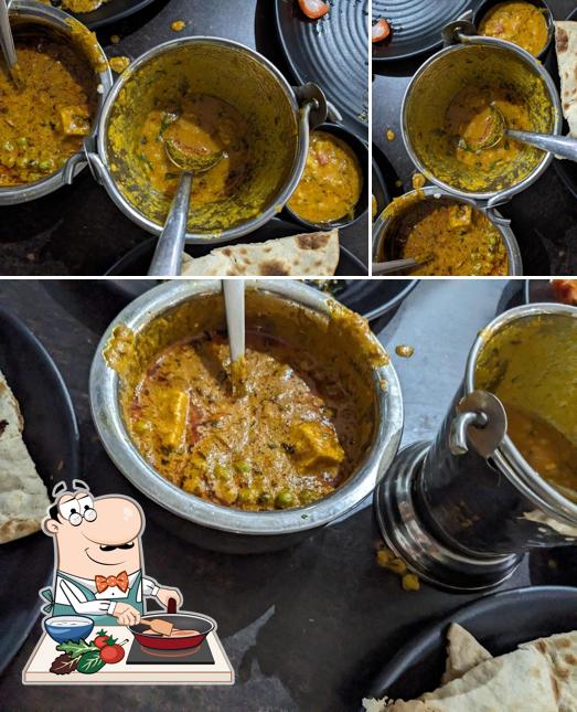 Chicken curry at Ojha Kachoriwala