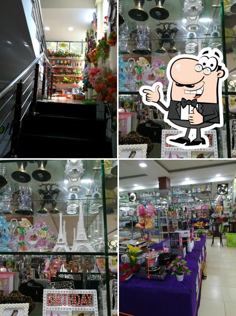 Famous bakery&supermarket