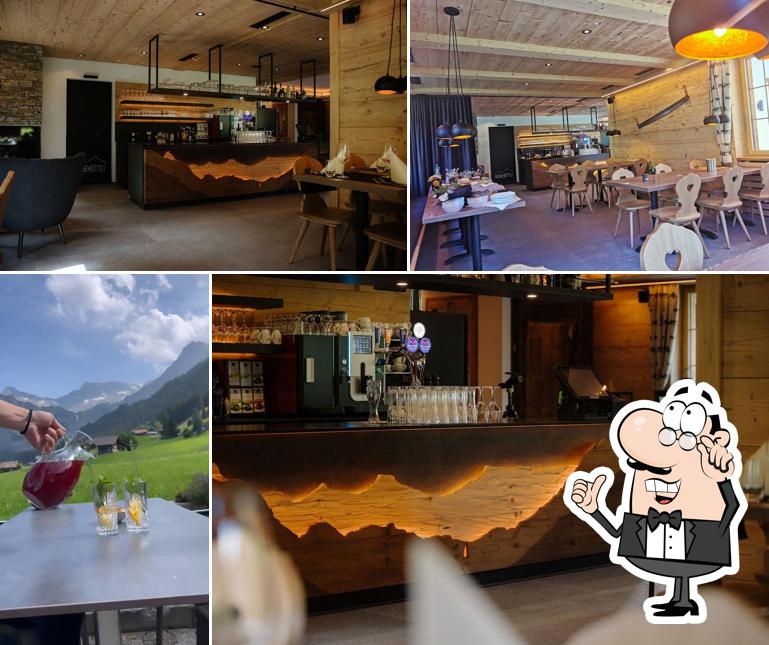 Siediti a un tavolo di Restaurant Bodehüttli