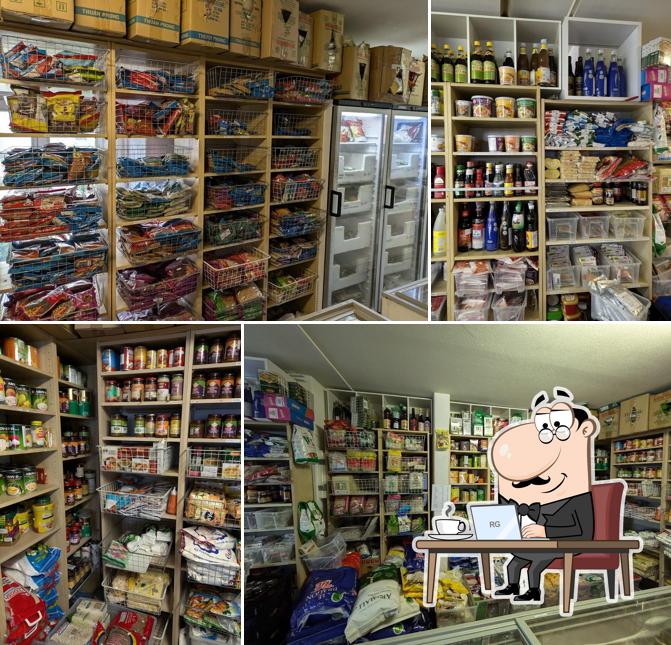 Dai un'occhiata agli interni di Asian Shop