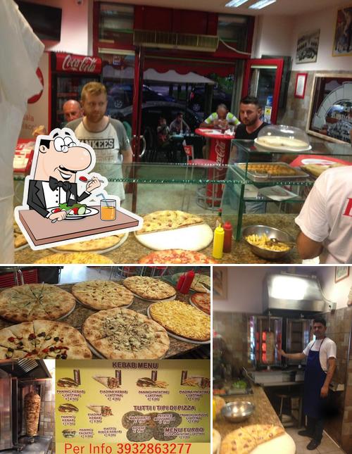 La cibo e interni del ristorante