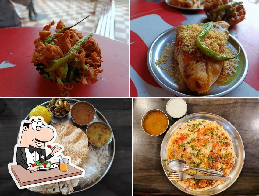 Food at Chhatrapati hotel and snacks center