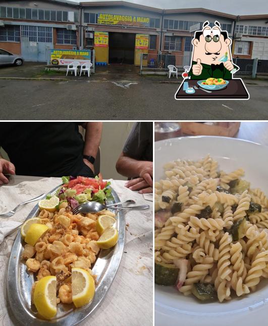 Guarda la immagine che presenta la cibo e esterno di civicouno