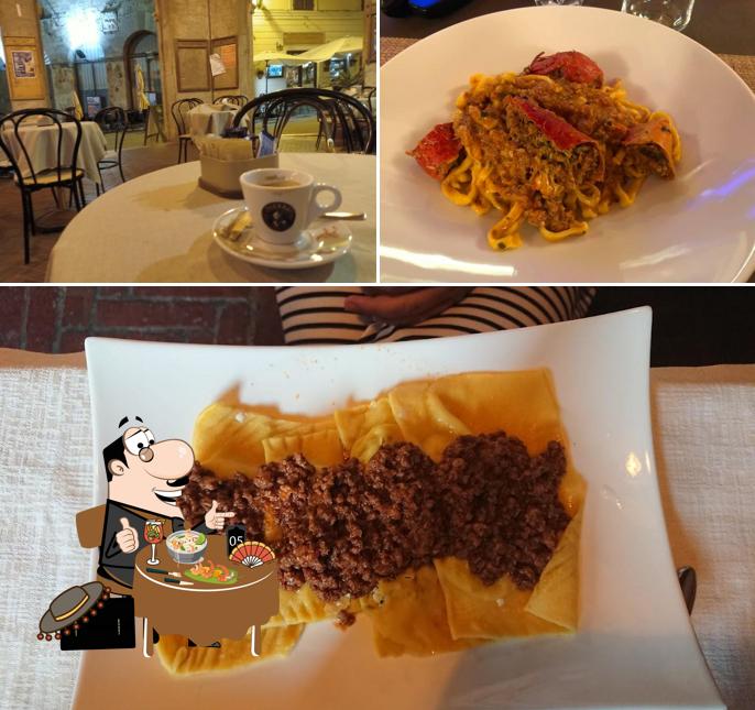 La foto della cibo e interni di Cafe Le Logge