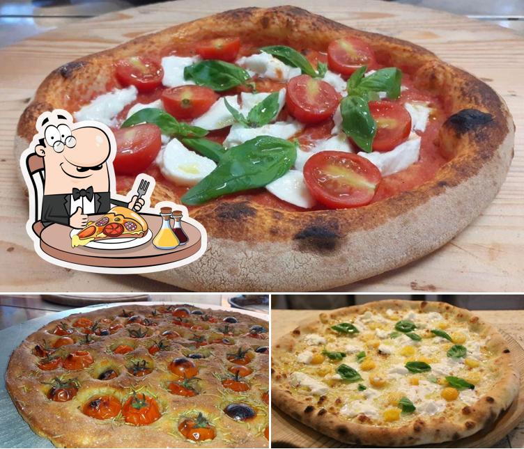 A Pizzeria Era Ora, puoi provare una bella pizza