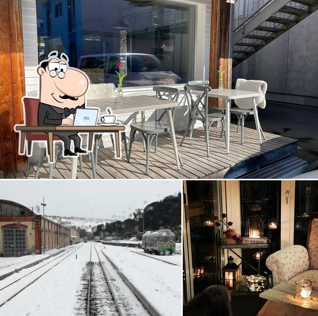 Siediti a un tavolo di De Crecchio Giacomo
