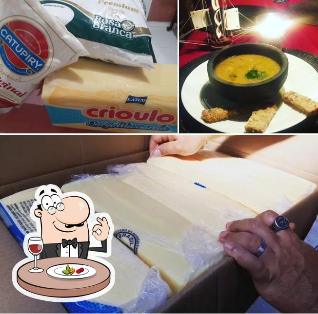 Platos en O Veleiro Pizzas Massa descanso longo e fermentação natural assadas na Lenha
