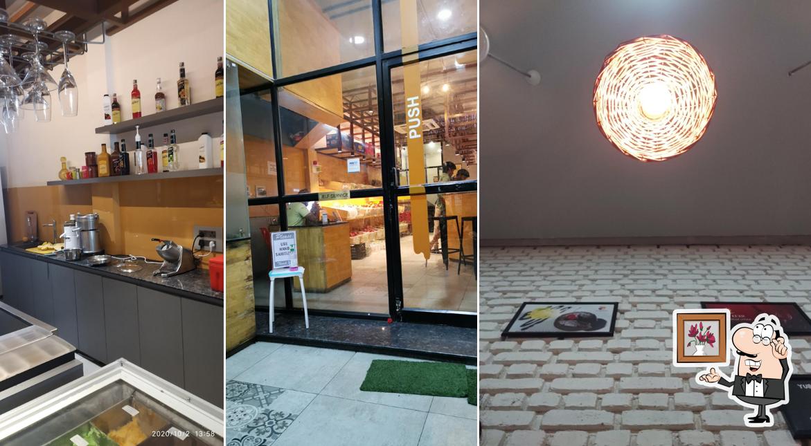 Check out how FRESHOP - Fresh Juice Fruits Ice Cream Quick Bites looks inside