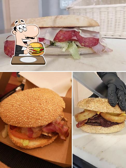 Ordina un hamburger a La Tana del Lupo