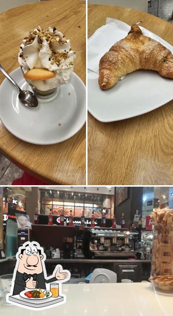 La cibo e interni del ristorante