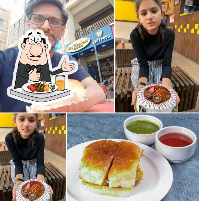 Food at Jay bhavani vadapav