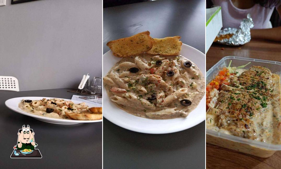 Macaroni and cheese at Cafe Wonder Wall