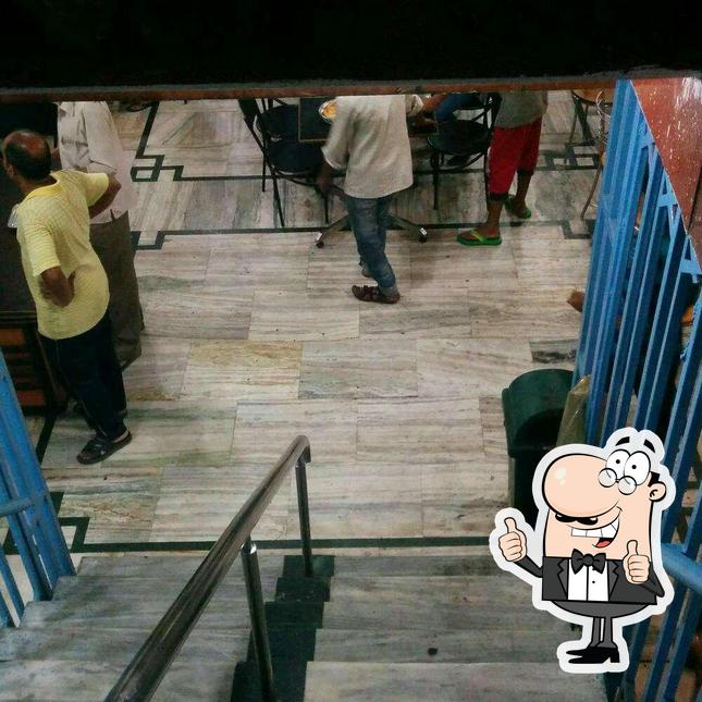 See this pic of Haji Abdul Raheem Manzoor Hotel