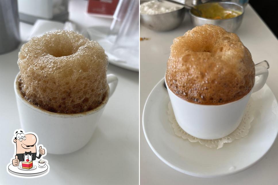 7 MidWay Plaza serves a range of sweet dishes