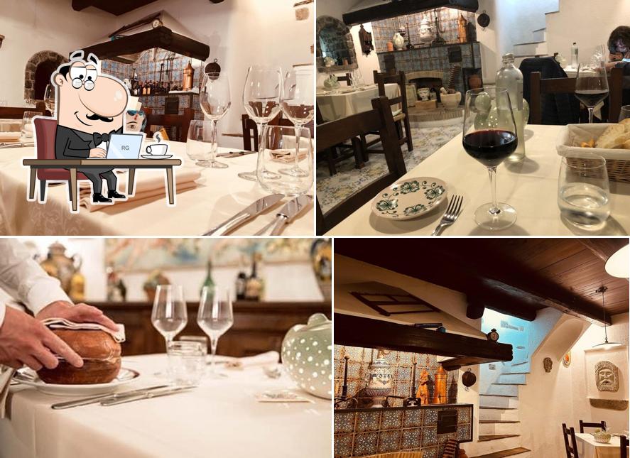 Gli interni di Taverna Rovita