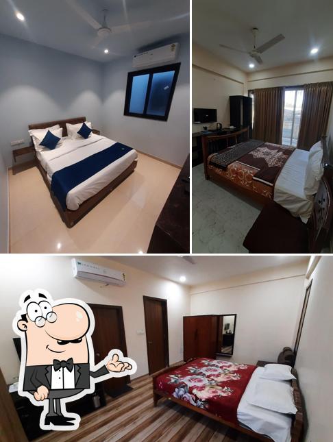 Take a seat at one of the tables at Misty Blues Villas & Resort