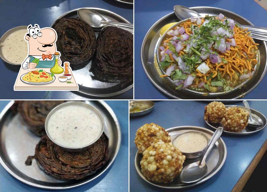 Food at Prakash Shakahari Upahar Kendra