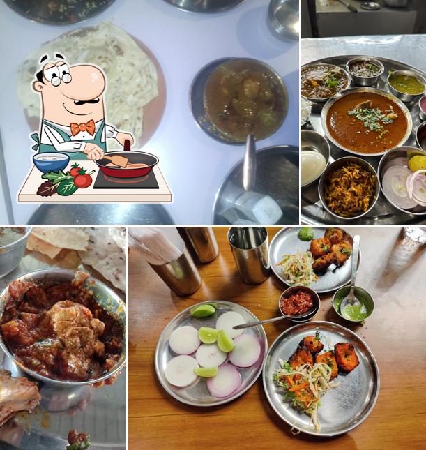 Chicken curry at RANWARA DHABA (PATIL WADA)