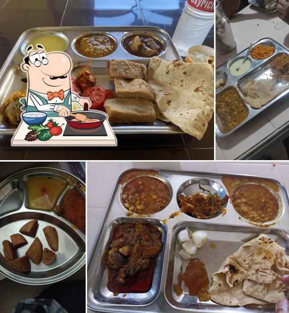 Chicken curry at Sarvadnya Mess & Food Point(Family Veg Restaurant)