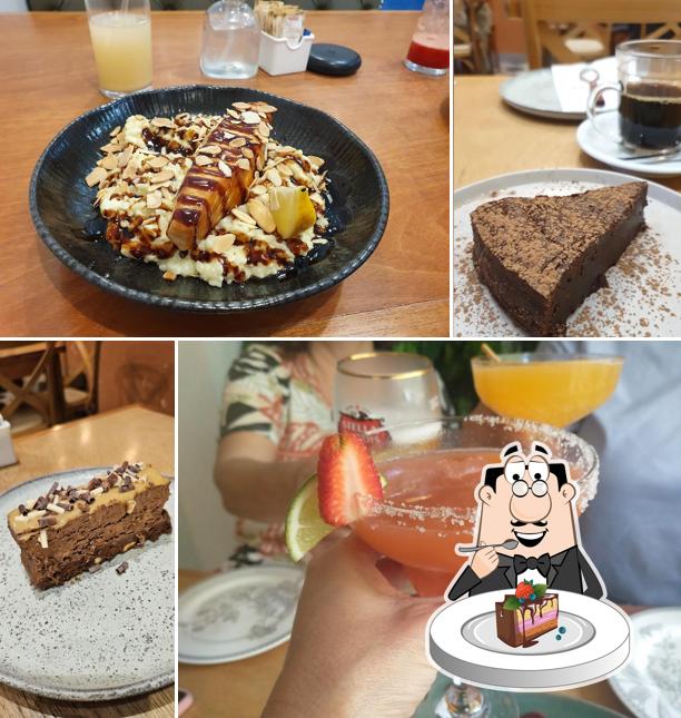 Bolo de chocolate em Uluru Café Lourdes O Brunch mais premiado da cidade