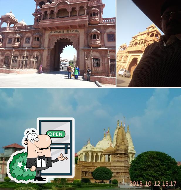 You can get some fresh air at the outside area of Gopal Farshan & Icecream parlour