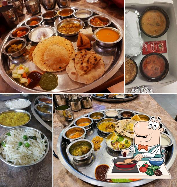 Chicken curry at Panch Shahi Pakwan Thali Restaurant