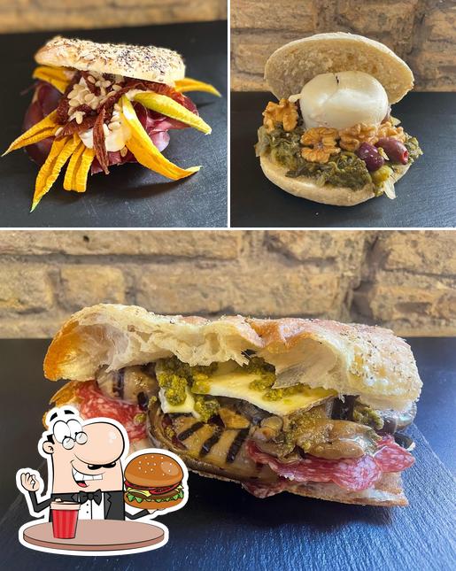 Prova uno dei tipi di hamburger proposti a Mordi Sandwichouse - Borgo Pio 139