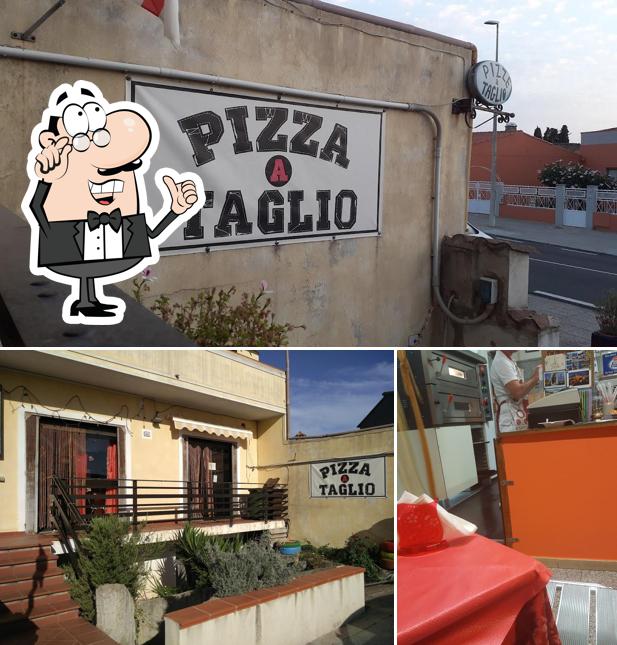 Siediti a un tavolo di Elio's Pizza Al Taglio