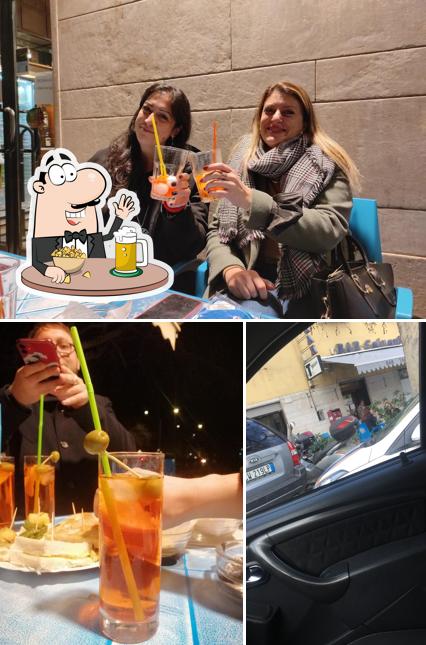 Puoi prenderti un rinfrescante bicchiere di birra chiara o scura