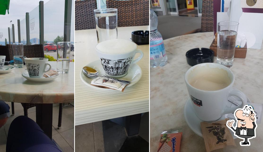 Gli interni di Atmosphere Cafe