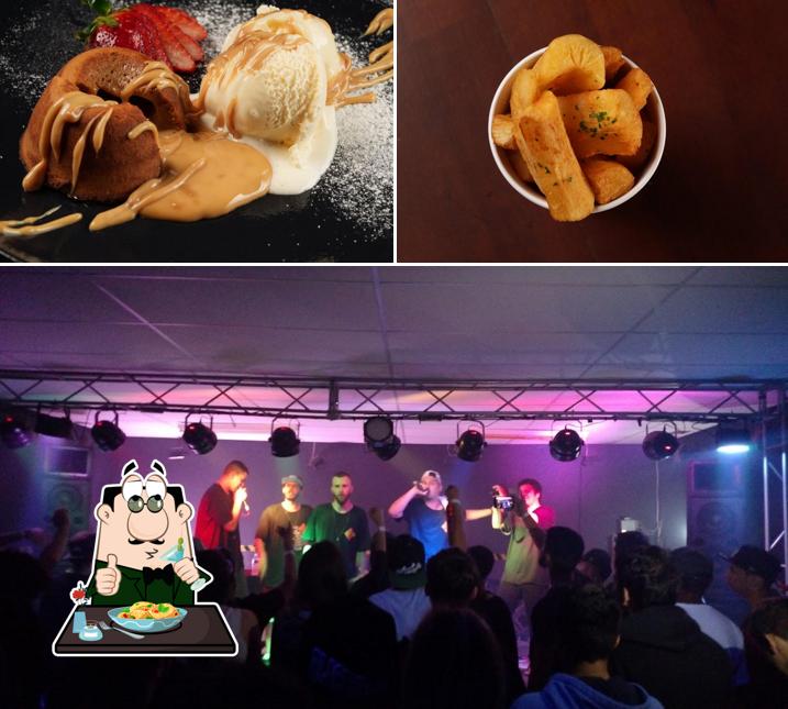 Comida em Benjamim Rock Bar