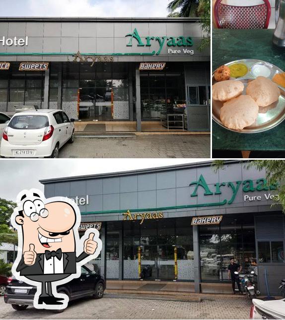 Here's a picture of Hotel Aryaas