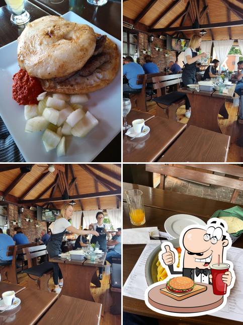 Prenditi un hamburger a Restoran Dioniz