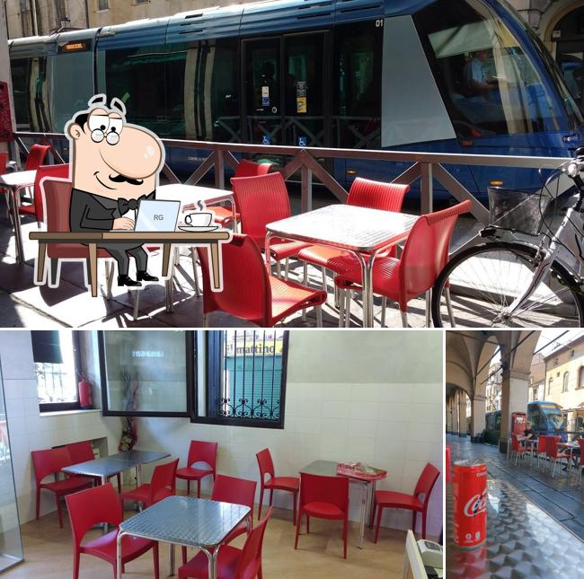Gli interni di Zakaria Kebab & Pizzeria