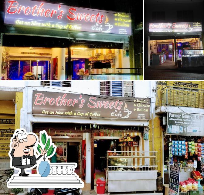 The exterior of Brother's Pizza Point, Sweets & Cafe