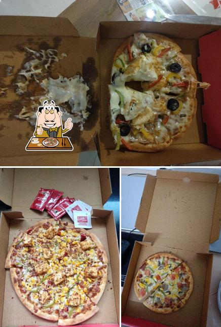Try out pizza at Laziz Pizza Miraj