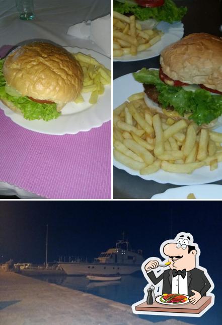 La cibo e esterno del ristorante