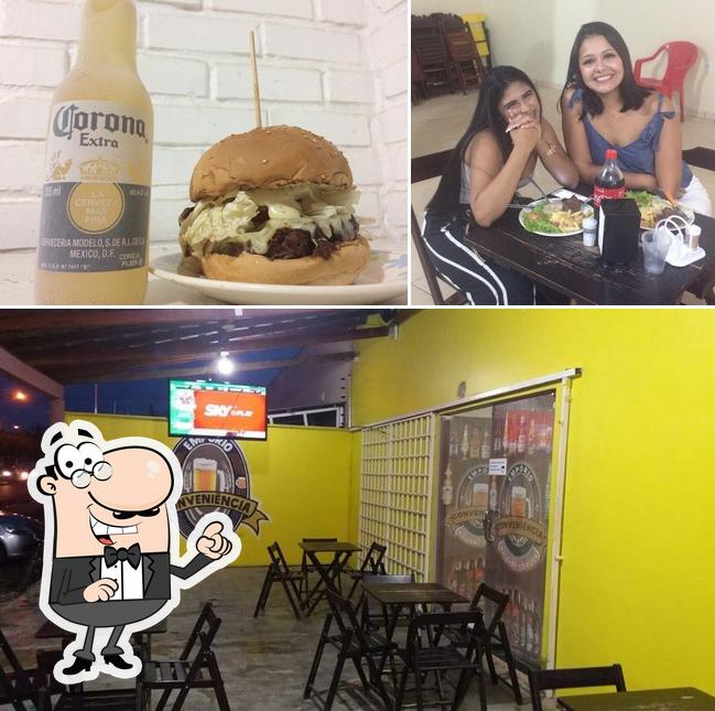 Esta é a imagem apresentando interior e cidadãos no Fast Burguer