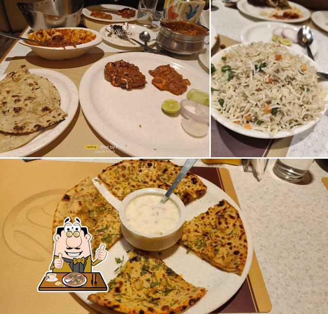 Try out pizza at Shiv Sagar