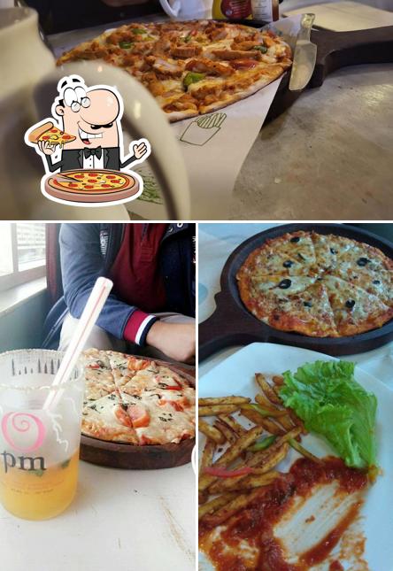 Try out pizza at Yamuna Cafe