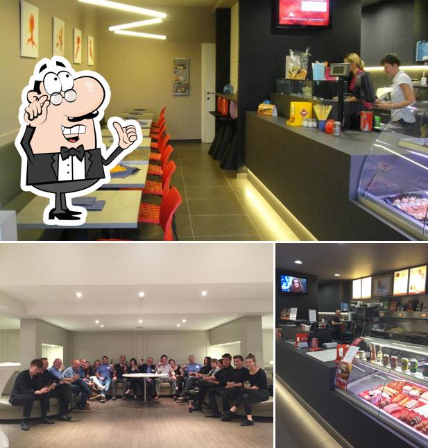 Installez-vous à l'une des tables de 't Lekkerbekje